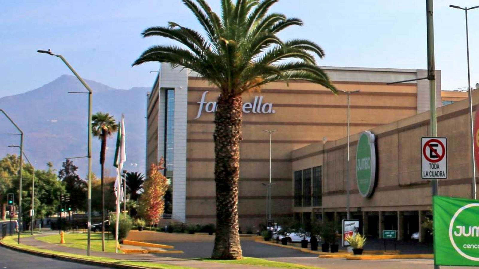 Remodelación y ampliaciones: los cambios que se alistan en los mall Alto Las Condes y Costanera Center